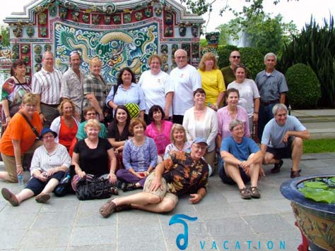 thai-medical-vacation-clients-group-shot
