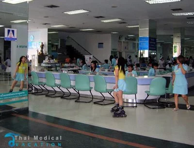 yanhee-international-bangkok-hospital-roller-skate-nurses