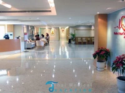 piyavate-international-hospital-common-area-reception-staff